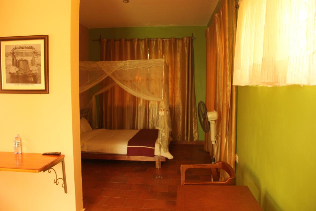 Saltek Forest Cottages Masindi Eksteriør billede