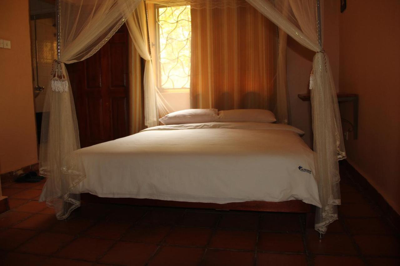 Saltek Forest Cottages Masindi Eksteriør billede